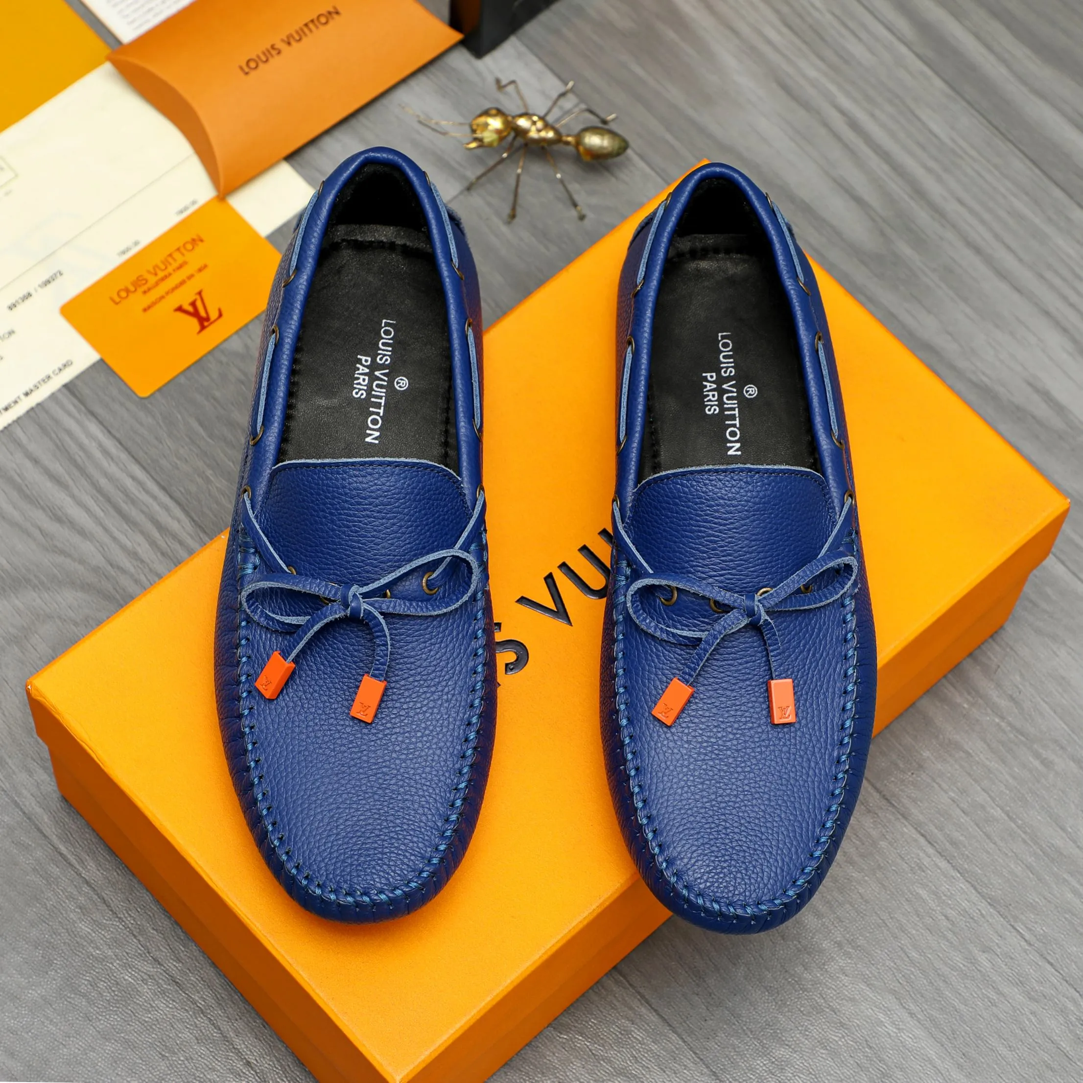 Men's shoes 💰420 Product trademark: LV "Louis Vuitton" casual slip-on shoes Regular size: 38-46 (45.46 custom-made, non-returnable) Product materials: Selected pebbled cowhide upper, sheepskin lining, original bean outsole